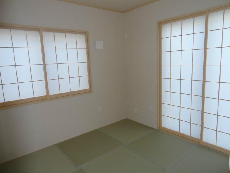 Non-living room. Two-sided lighting of the Japanese-style room Building 2