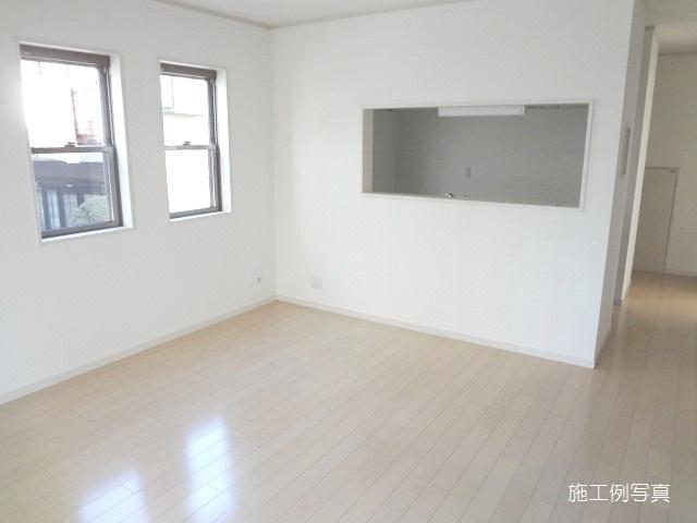 Same specifications photos (living). Construction example photo