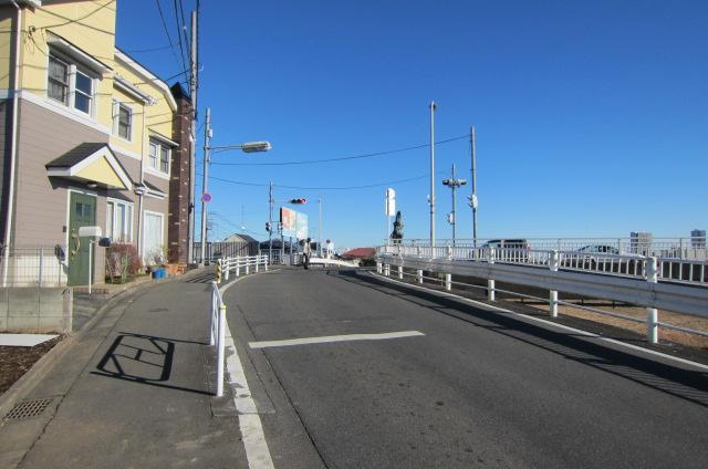 Local photos, including front road. 2013 December 22, shooting