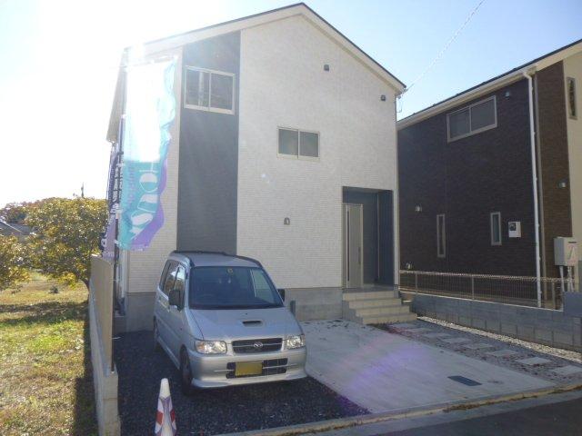 Local appearance photo. 5 Building