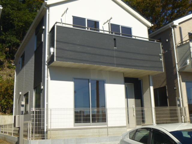 Local appearance photo. Building 2