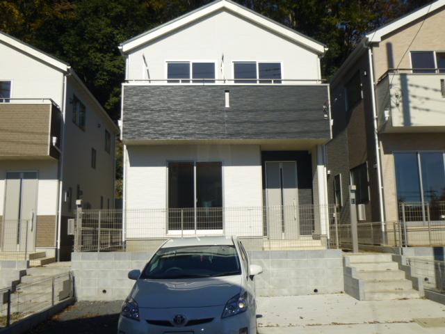 Local appearance photo. Building 2