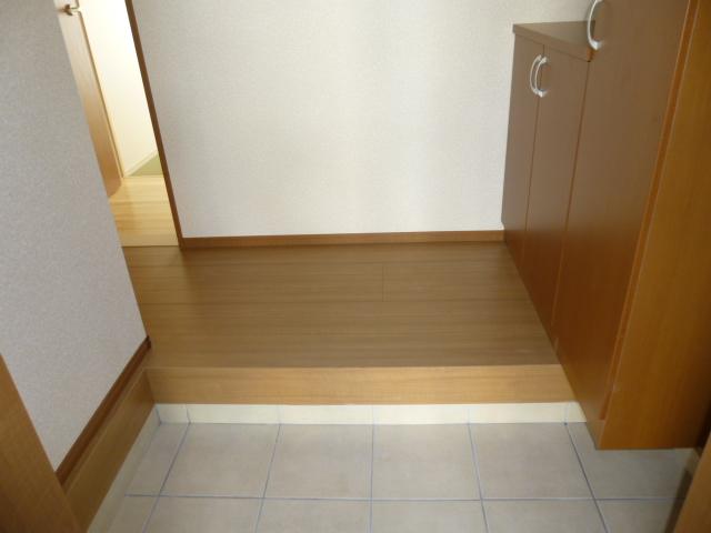 Entrance. 5 Building