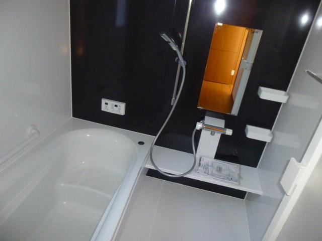 Bathroom. 5 Building