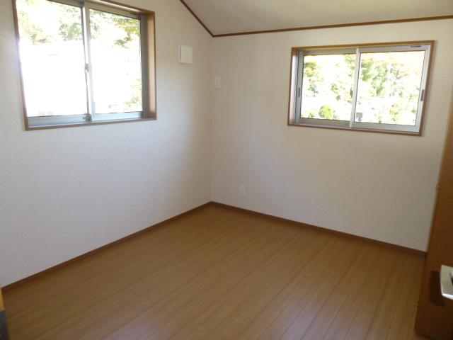 Non-living room. 5 Building