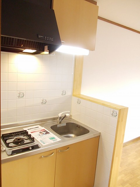 Kitchen. 1-neck with gas stove