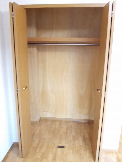 Receipt. Your guests will widen the room with storage. 