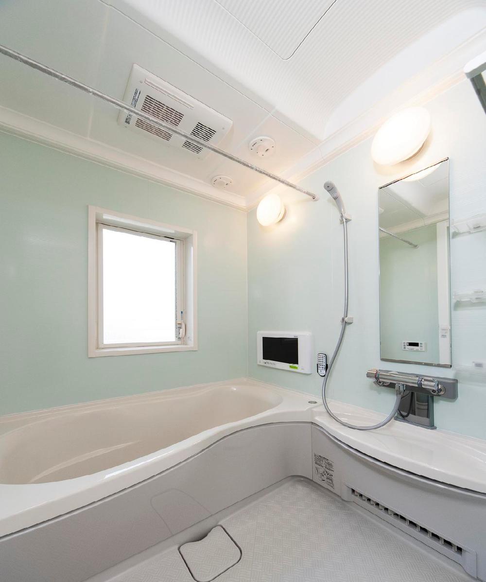 Bathroom. Mist sauna, 16 inches TV, Warm bath, Drying heating function ventilator, YAMAHA same specifications