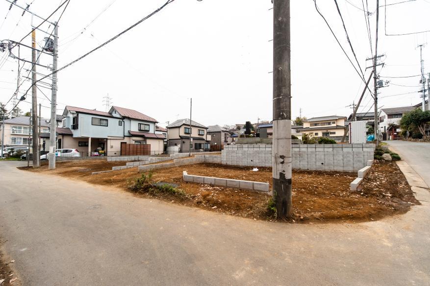 Local photos, including front road. Local (12 May 2013) Shooting