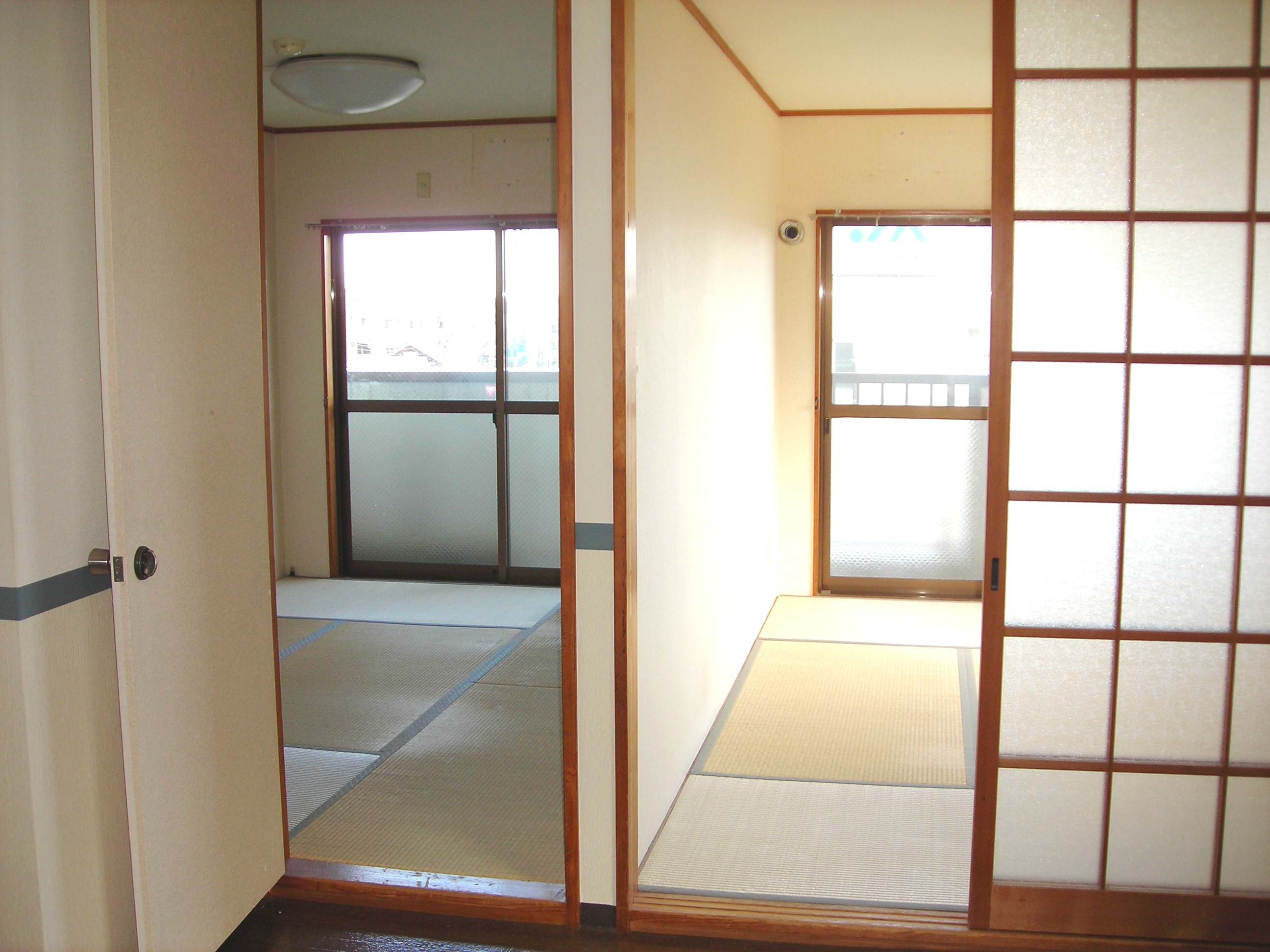 Living and room. Japanese-style room 6 quires 2 between