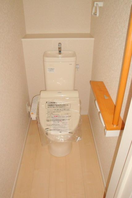 Toilet. Indoor (12 May 2013) Shooting