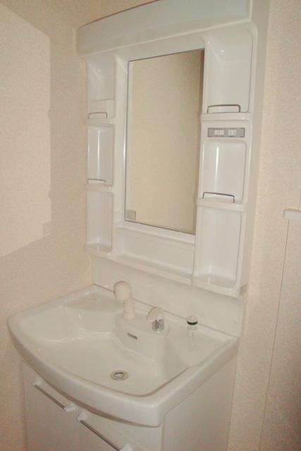 Wash basin, toilet. Indoor (12 May 2013) Shooting