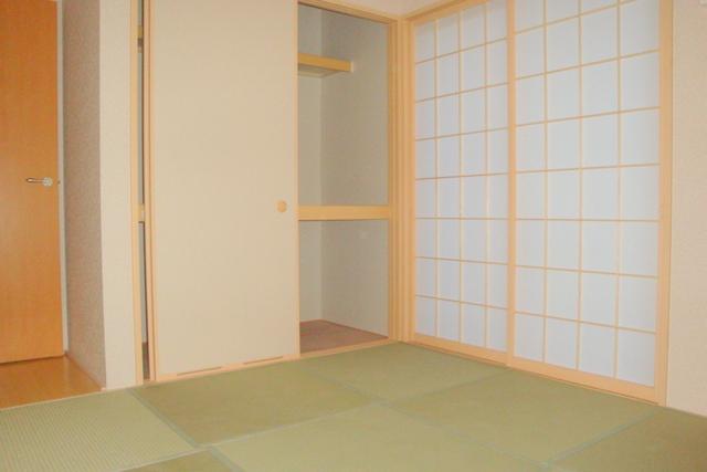 Non-living room. Indoor (12 May 2013) Shooting