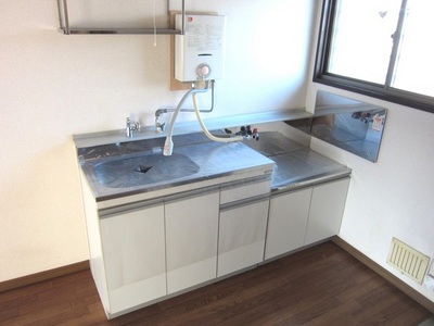 Kitchen.  ☆ Gas stove will be to bring ☆