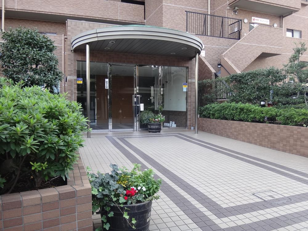 Entrance. Local (10 May 2013) Shooting