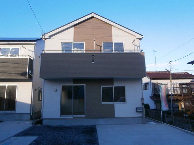 Local appearance photo. Building 2