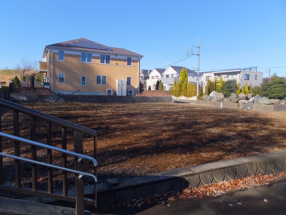 Local photos, including front road. Local (12 May 2013) Shooting