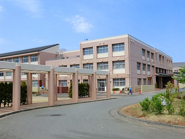 Junior high school. 643m to Hachioji Municipal Yarimizu junior high school