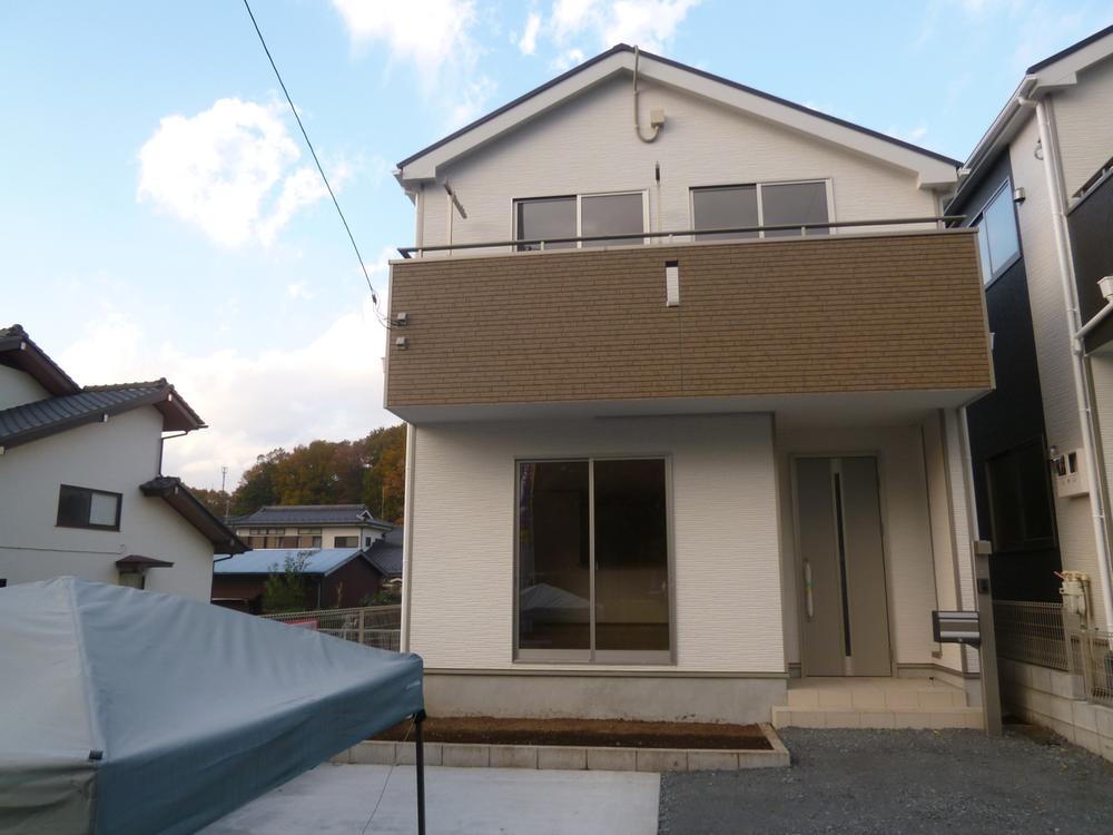 Local appearance photo. 1 Building