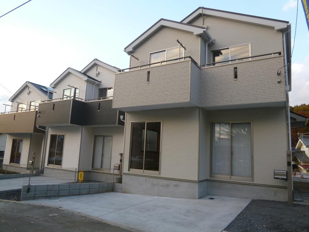 Local appearance photo. Building 3