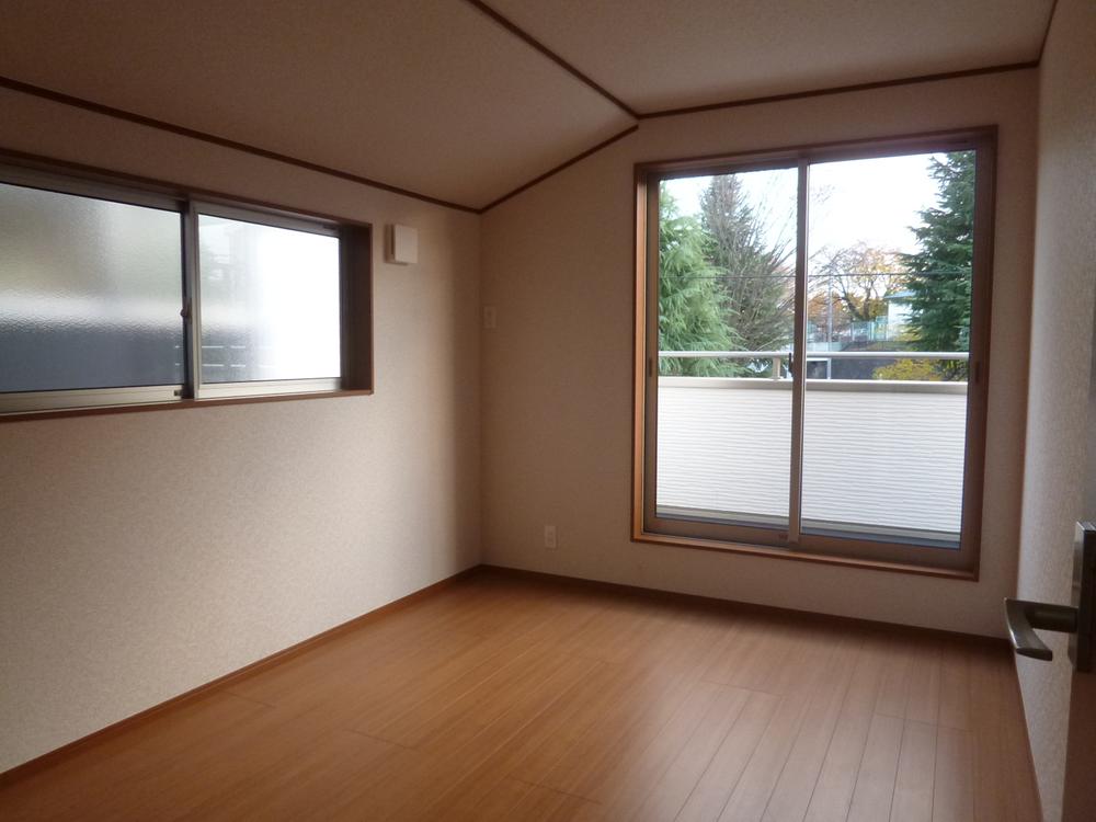 Non-living room. 1 Building