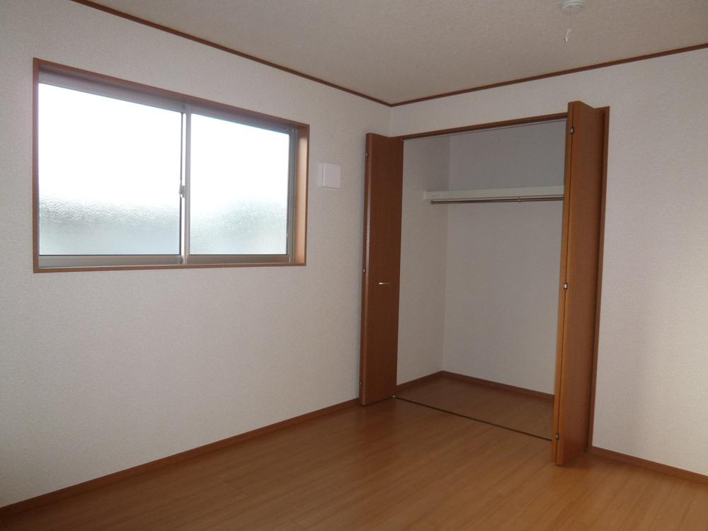 Non-living room. 1 Building