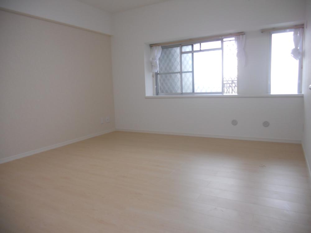 Non-living room. Indoor (12 May 2013) Shooting