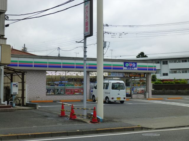 Convenience store. Three F until the (convenience store) 530m