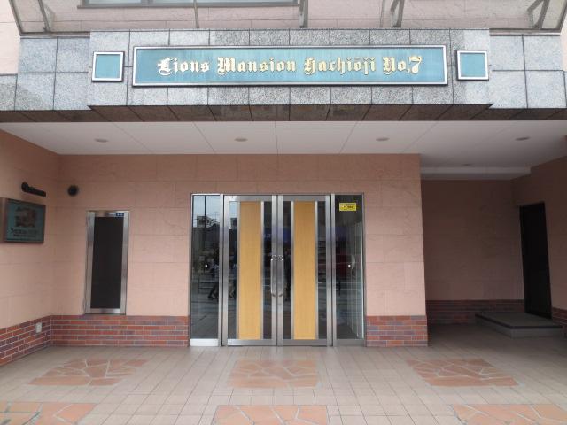 Entrance. Common areas