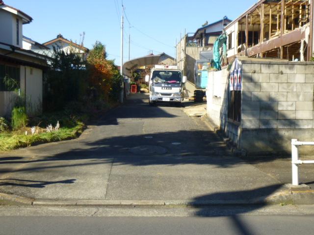 Local photos, including front road. Local (11 May 2013) Shooting