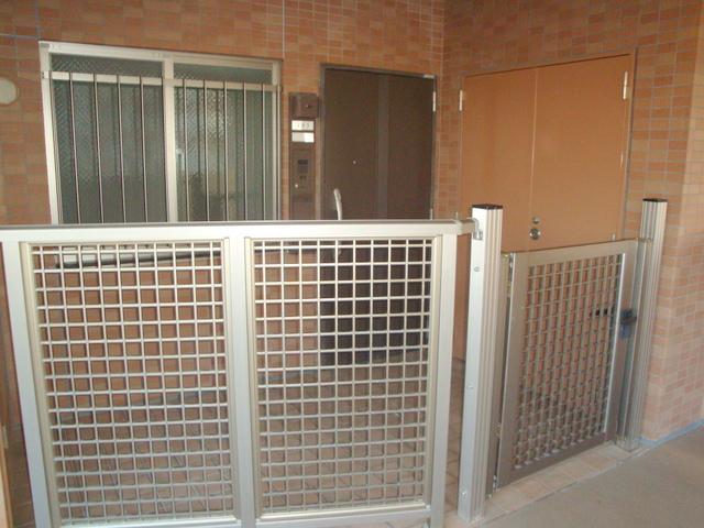 Entrance. Local (11 May 2013) Shooting