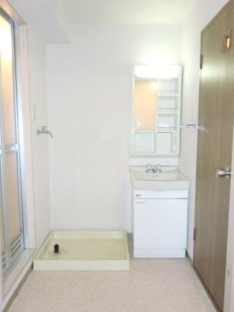 Washroom. Independent wash ・ Laundry Area