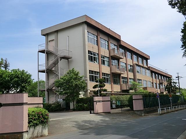 Junior high school. 1600m to Hachioji Municipal Bulbul mountain junior high school