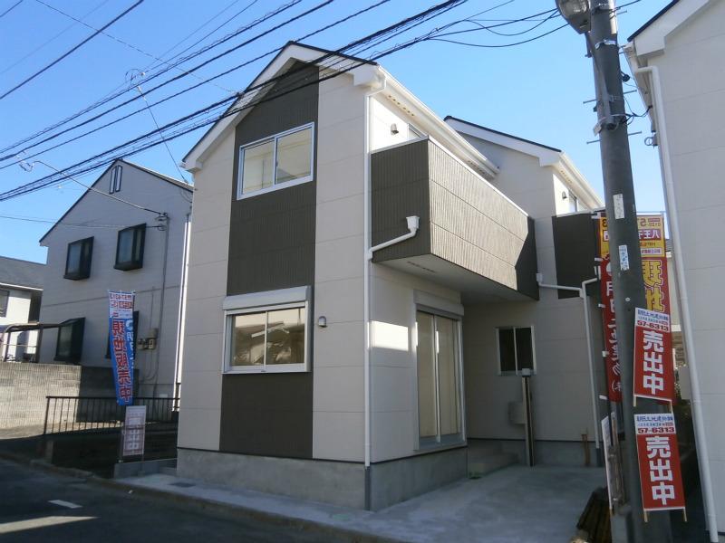 Local appearance photo. 1 Building