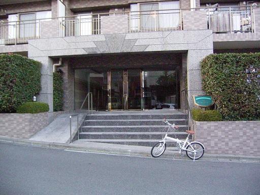 Entrance. Common areas