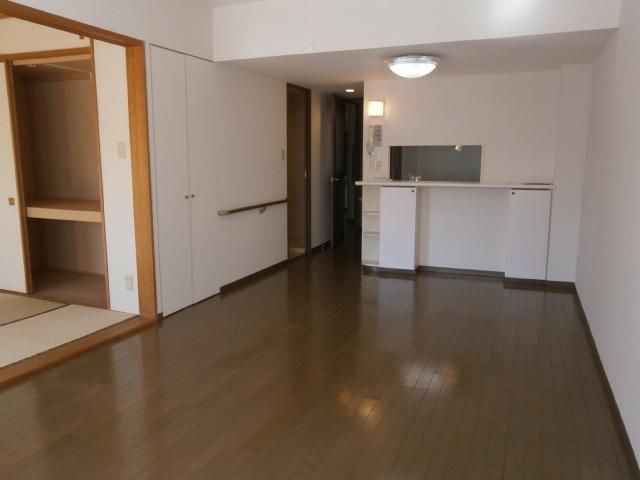 Living. 10.1 Pledge of LDK, Living with storage