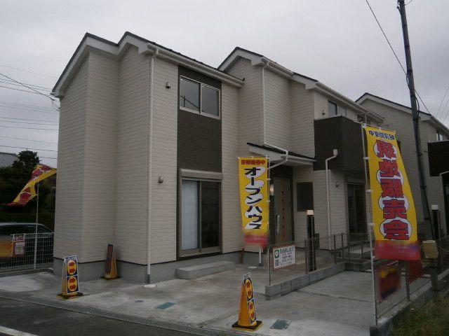 Local appearance photo. 1 Building