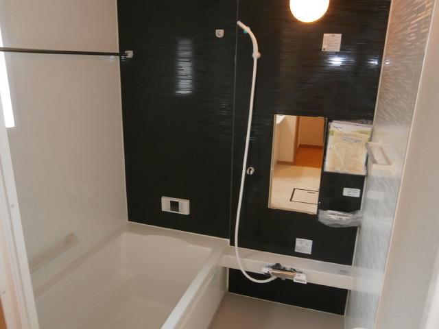 Bathroom. 1 Building