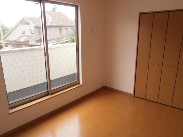 Non-living room. 1 Building