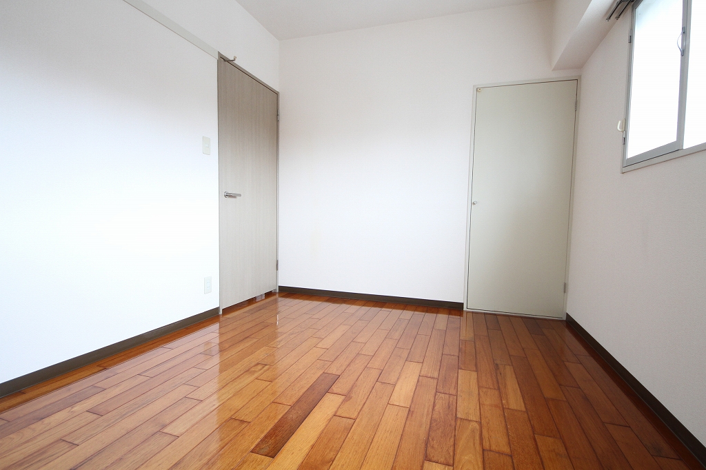 Other room space. living, There is another room in addition to the Japanese-style room.