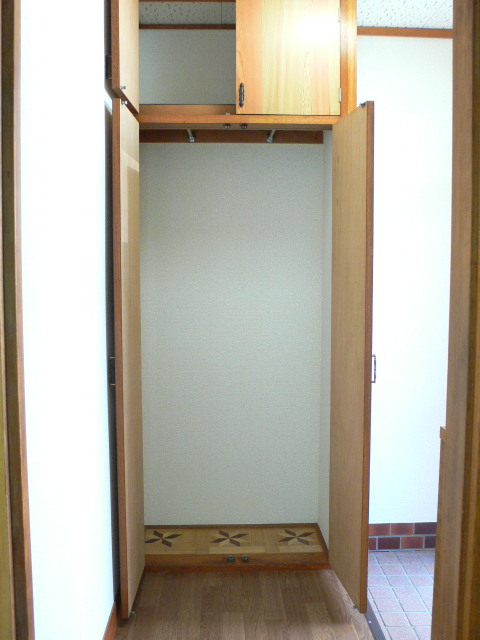 Receipt. Entrance storage