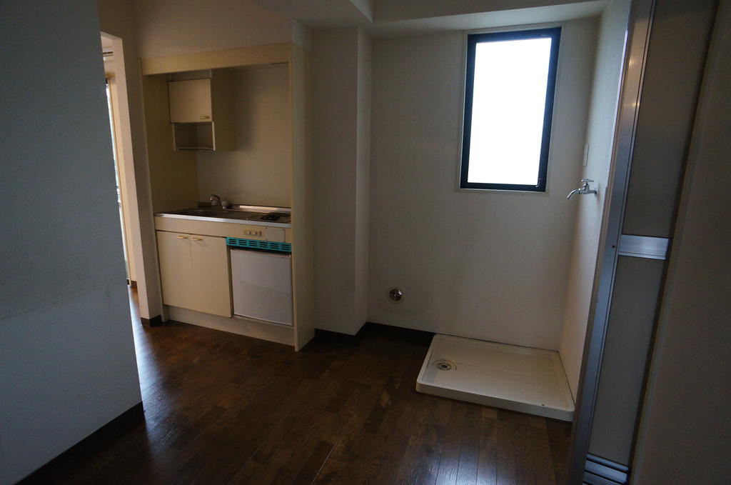 Other room space. ☆ Indoor Laundry Storage ☆