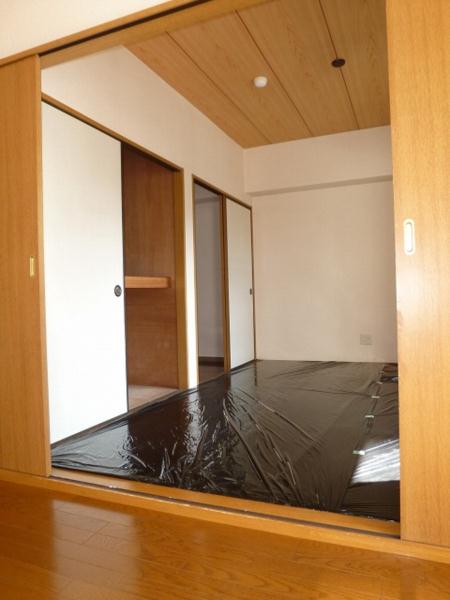 Living and room. New Japanese-style, And peace of mind.