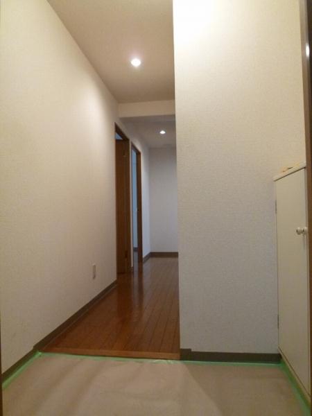 Entrance. Entrance of happy spread to family.