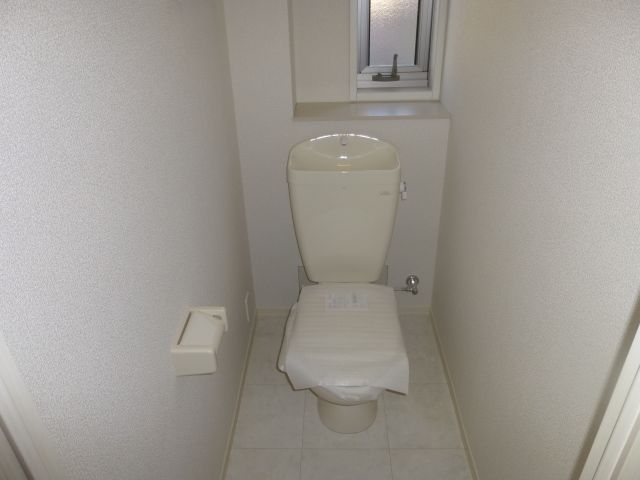 Toilet. ◇ toilet there is a feeling of cleanliness of the white-collar ◇