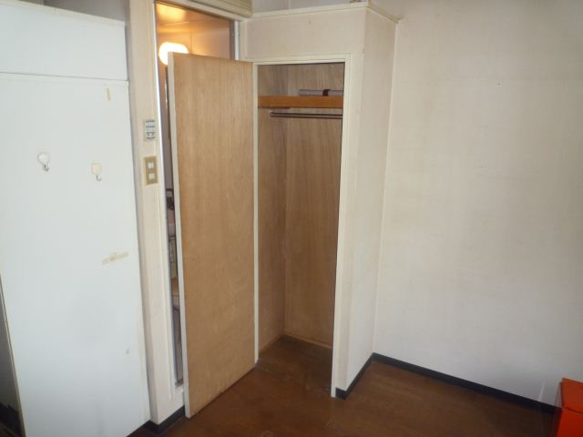 Receipt. Closet is convenient coat or suit is not to wrinkle!