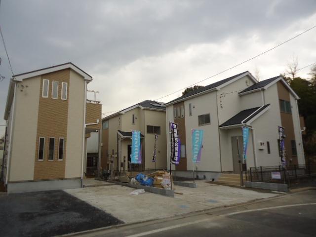 Local photos, including front road. Local (01 May 2013) Shooting