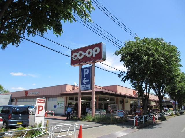 Shopping centre. 1400m to the Co-op (shopping center)