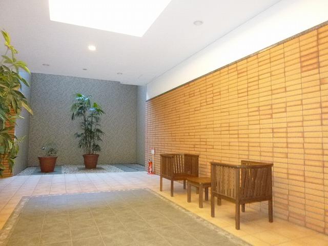 Entrance. Entrance -1