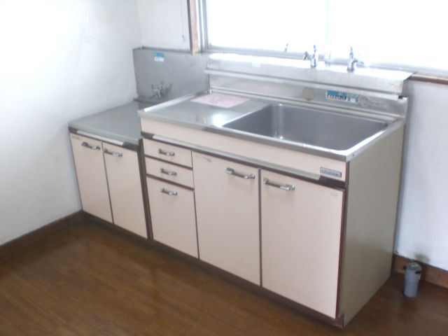 Kitchen. Two-burner gas stove can be installed kitchen